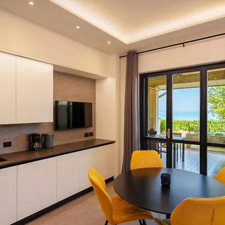 Lakeview Primea
